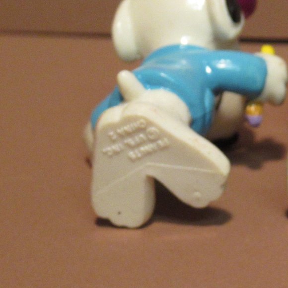 3 Vintage Snoopy PVC Figures Easter Tux Skating Artist - Picture 6 of 8